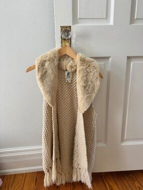 Lili’s Closet Anthropologie faux fur collar vest (XS)